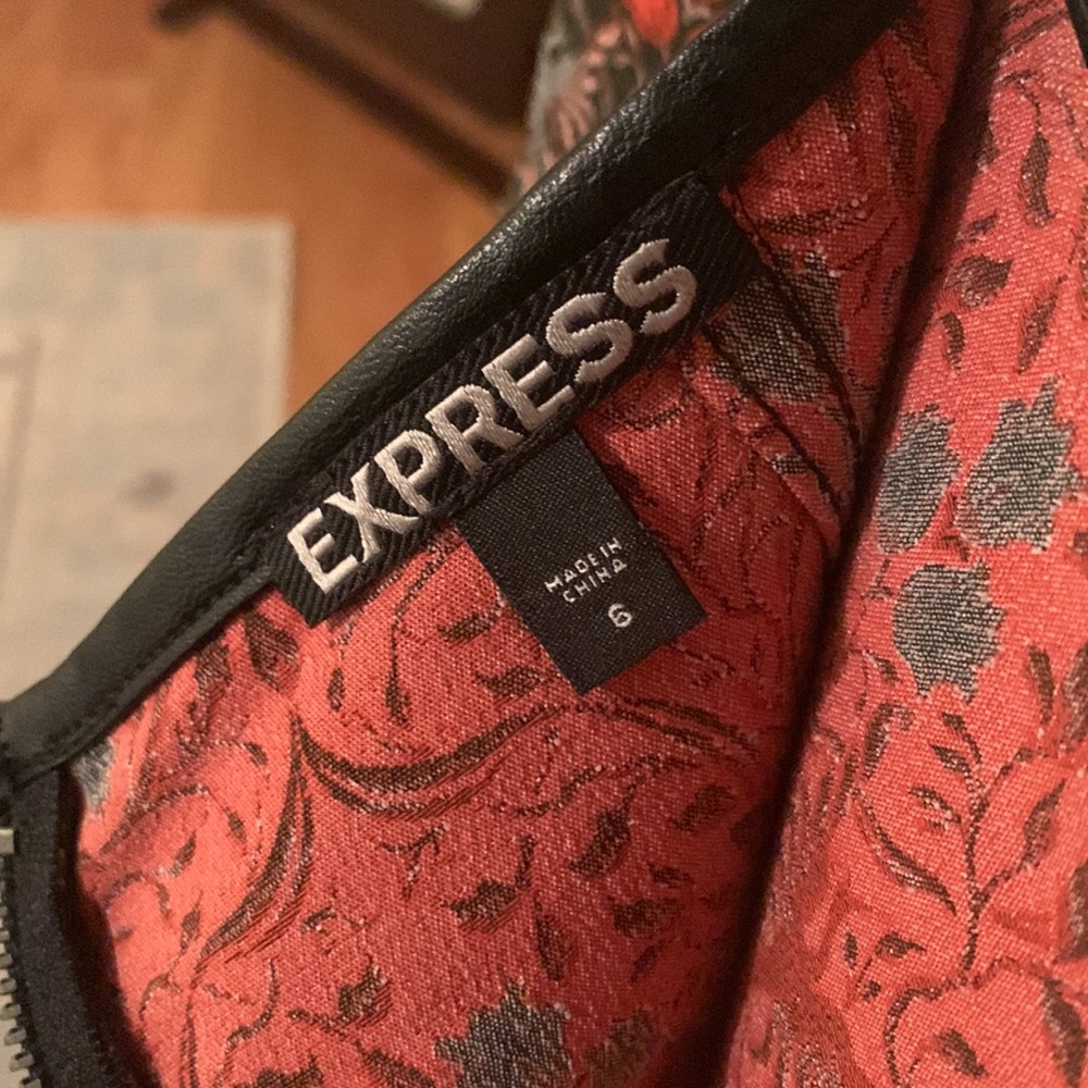 Express Patterned Mini Skirt - Picture 4 of 4